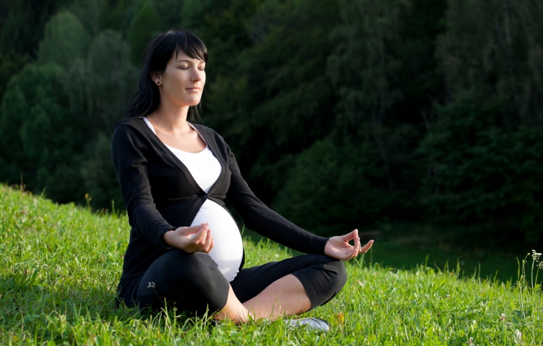 pregnant-meditation